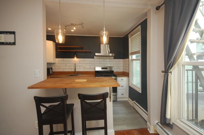 Building Photo - 109 Bowers St