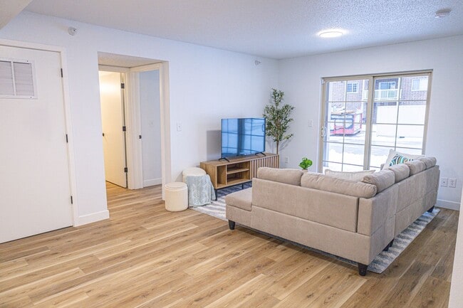 Interior Photo - Elevate Apartments at Hawkeye - Student Housing