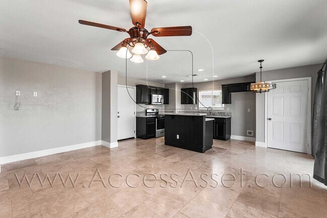 Building Photo - Large 4 Bed/3 Bath Home with an Incredible View!