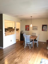 Building Photo - 426 N Fox Hills Dr