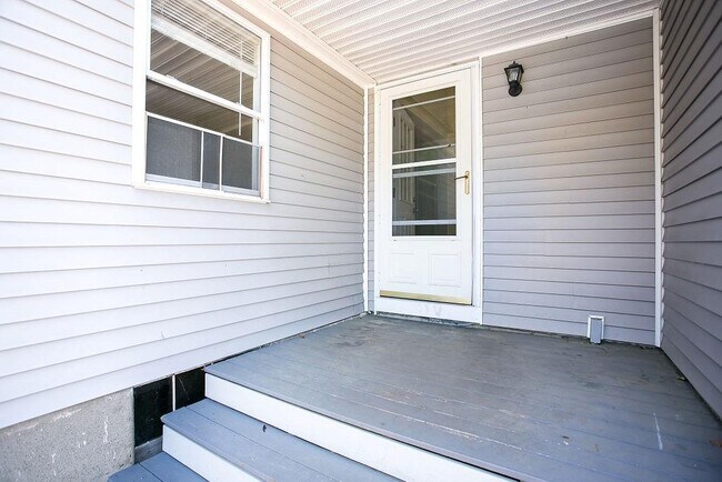 Building Photo - 132 Evarts St
