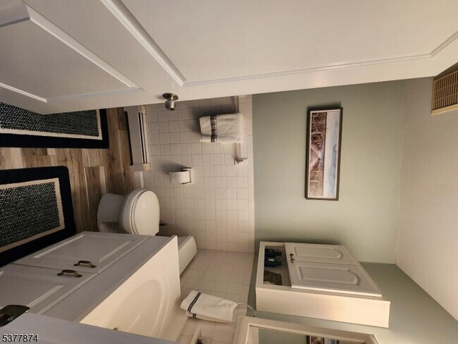 Foto del edificio - 709 Ocean Ave N
