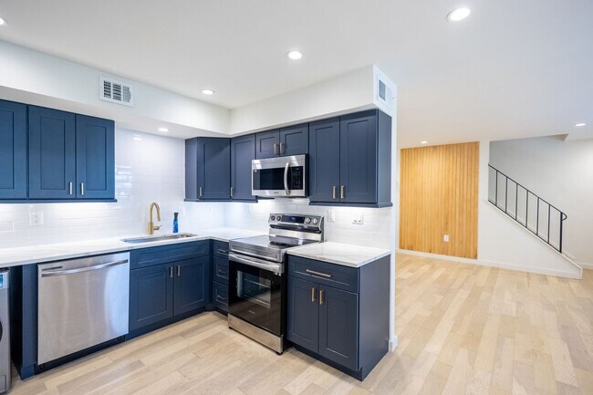 Foto del edificio - Lovely 2 BR/1 BA 2-Level Condo in Fairlawn!