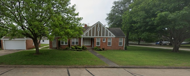 Building Photo - 3134 E 17th St