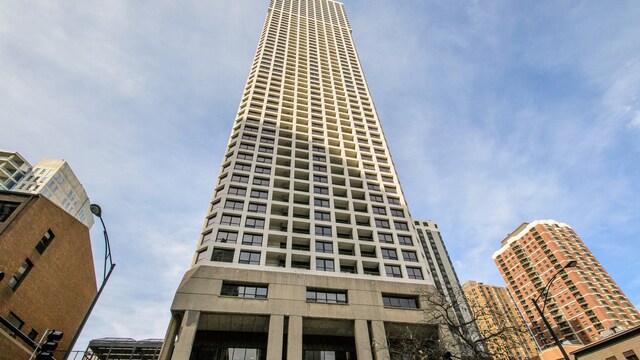 Foto principal - 1030 N State St