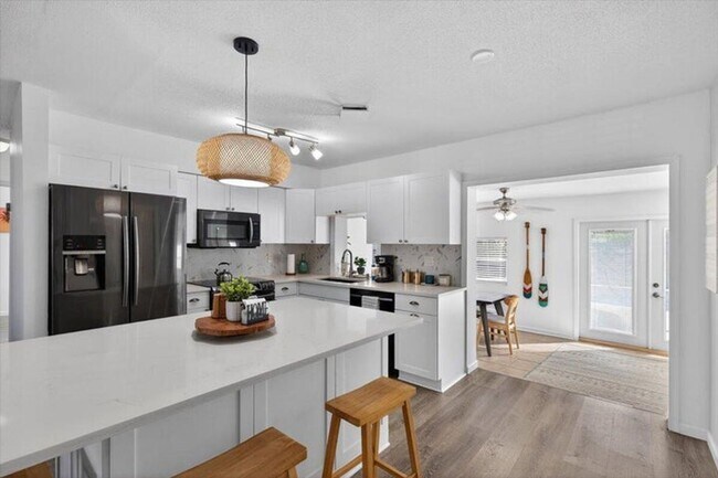 Foto del edificio - 110 NE 30th St