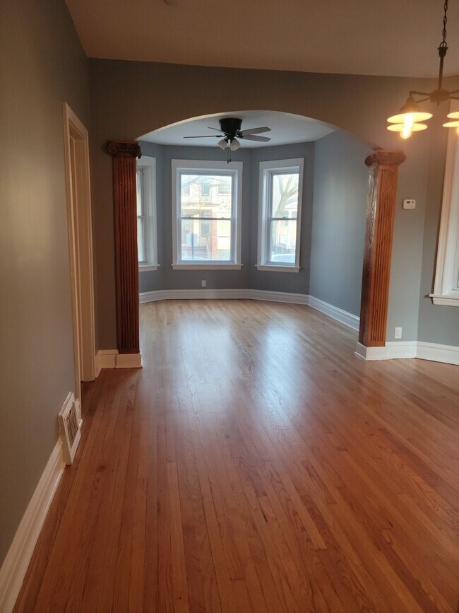 2340 N Hamlin Ave, Chicago, IL 60647 Room for Rent in Chicago, IL