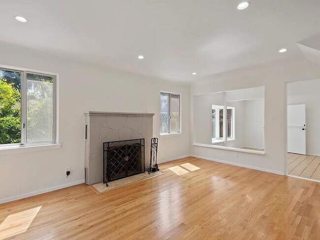 Building Photo - 1486 Richards Ave