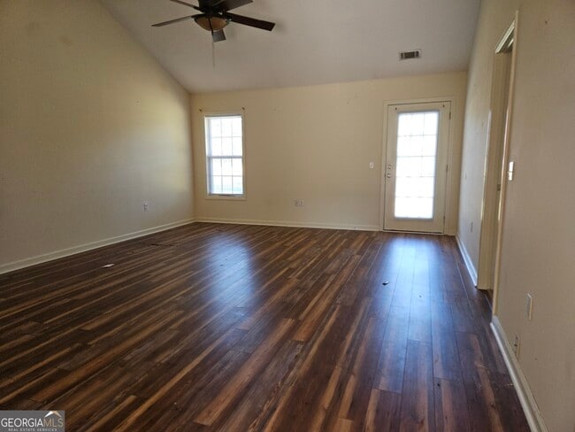 Building Photo - 308 E Lee St