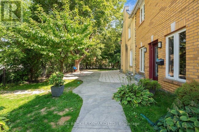 Building Photo - 256 The Kingsway