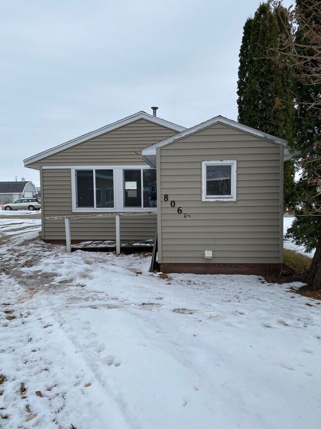 Foto del edificio - 806 3rd Ave NE