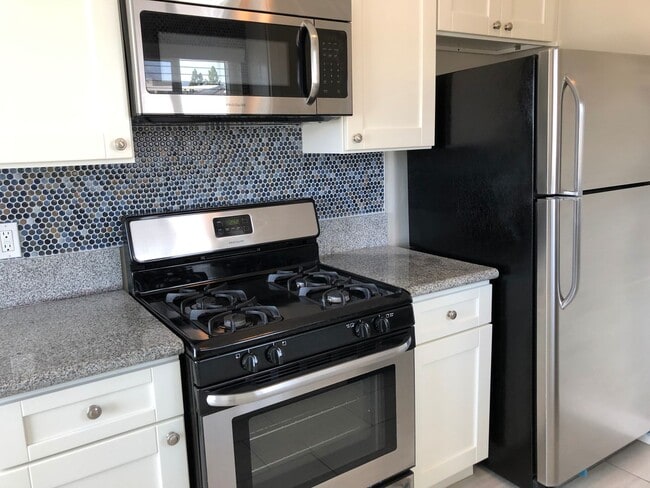 Foto del edificio - Talmadge 1 bedroom beauty!!  4459 1/2 52nd Street, San Diego CA 92115