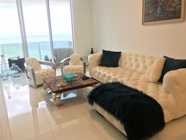 Foto del edificio - 18201 Collins Ave