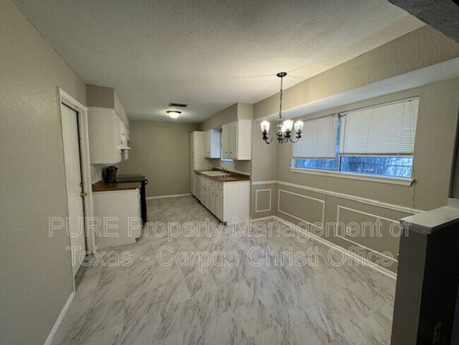 Foto del edificio - 4622 Newbury Ln