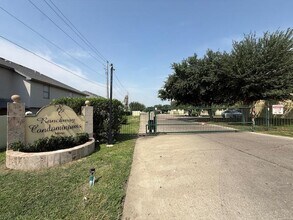 Building Photo - 1000 Ranchway Dr