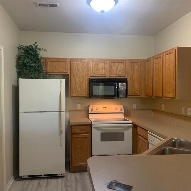Building Photo - 10105 Chesapeake Cir