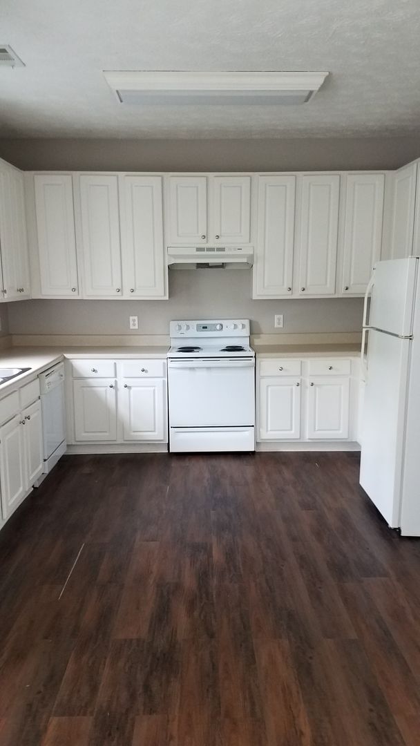 Building Photo - AUTUMN RIDGE TOWN-HOMES