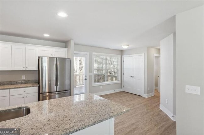 Building Photo - 5280 Chrysler Dr