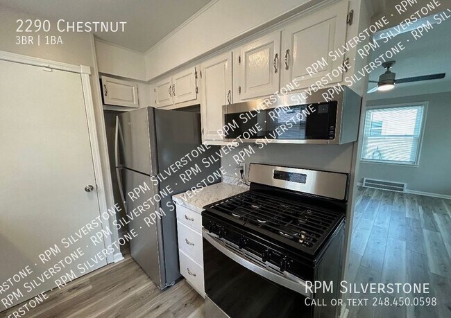 Building Photo - Spacious 3-bedroom