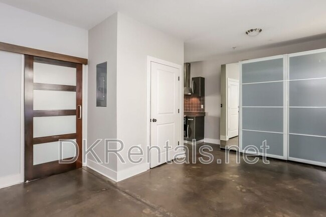 Foto del edificio - 1300 DeKalb Ave NE