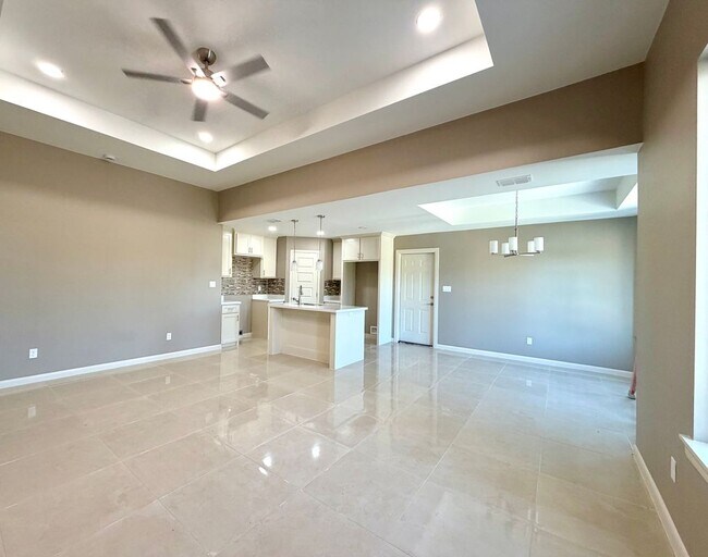 Foto del edificio - 3411 Elmira Ave