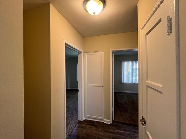 Building Photo - 132 N Maple St