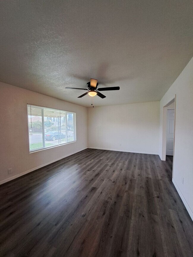 Foto del edificio - Single Level 3-Bedroom Home in Madera!