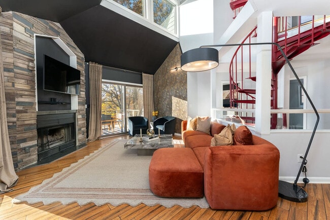 Building Photo - 585 Granny Lewis Ln