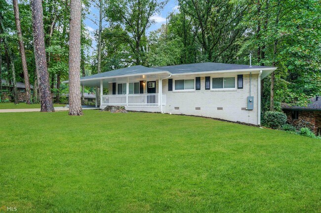 Building Photo - 2185 Chinaberry Way SW