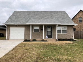 Building Photo - 853 Cardan Pl