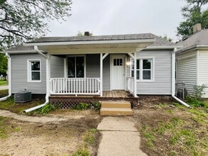 Building Photo - 924 16th Ave