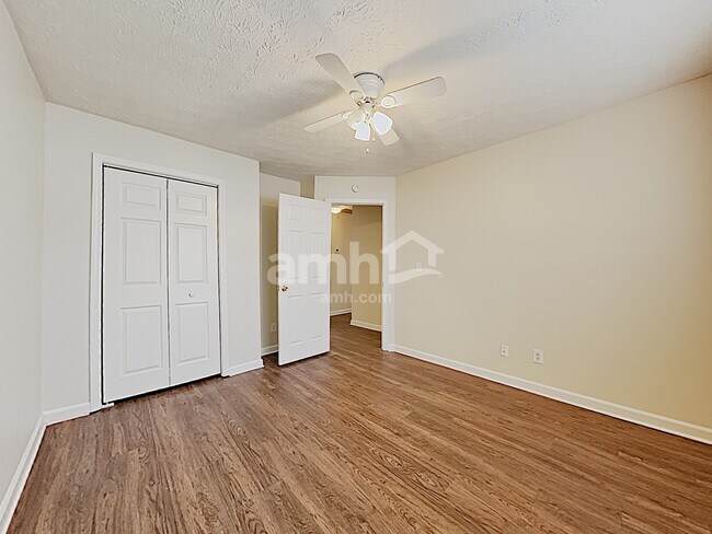 Foto del edificio - 740 Chatham Park Dr