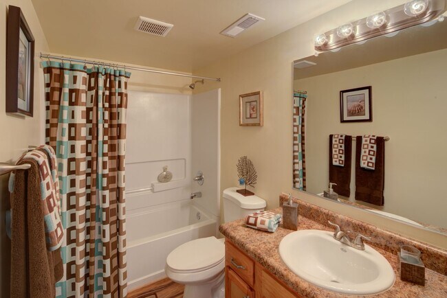 Foto del edificio - Chapel Lake Apartments