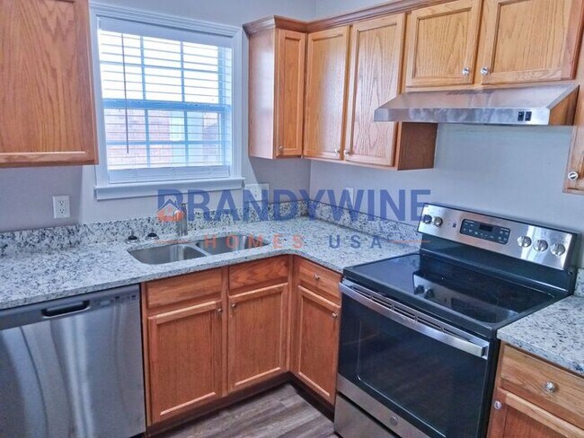 Building Photo - 1 MONTH FREE RENT! No Application Fees! Mo...