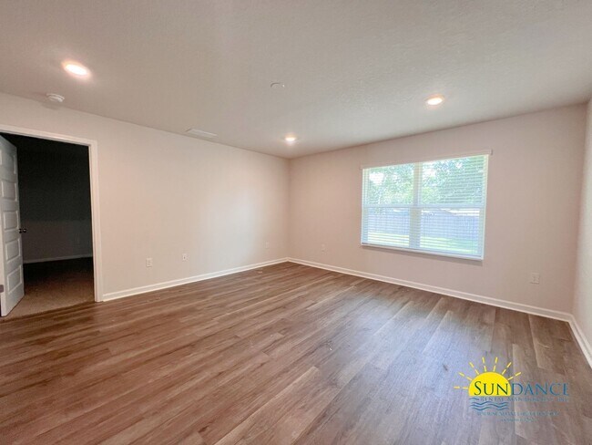 Foto del edificio - 5374 Wyndell Cir
