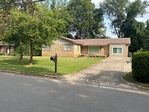 Building Photo - 307 Curtis Dr SE