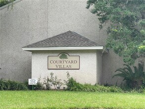 Building Photo - 104 Courtyard Villas Ln