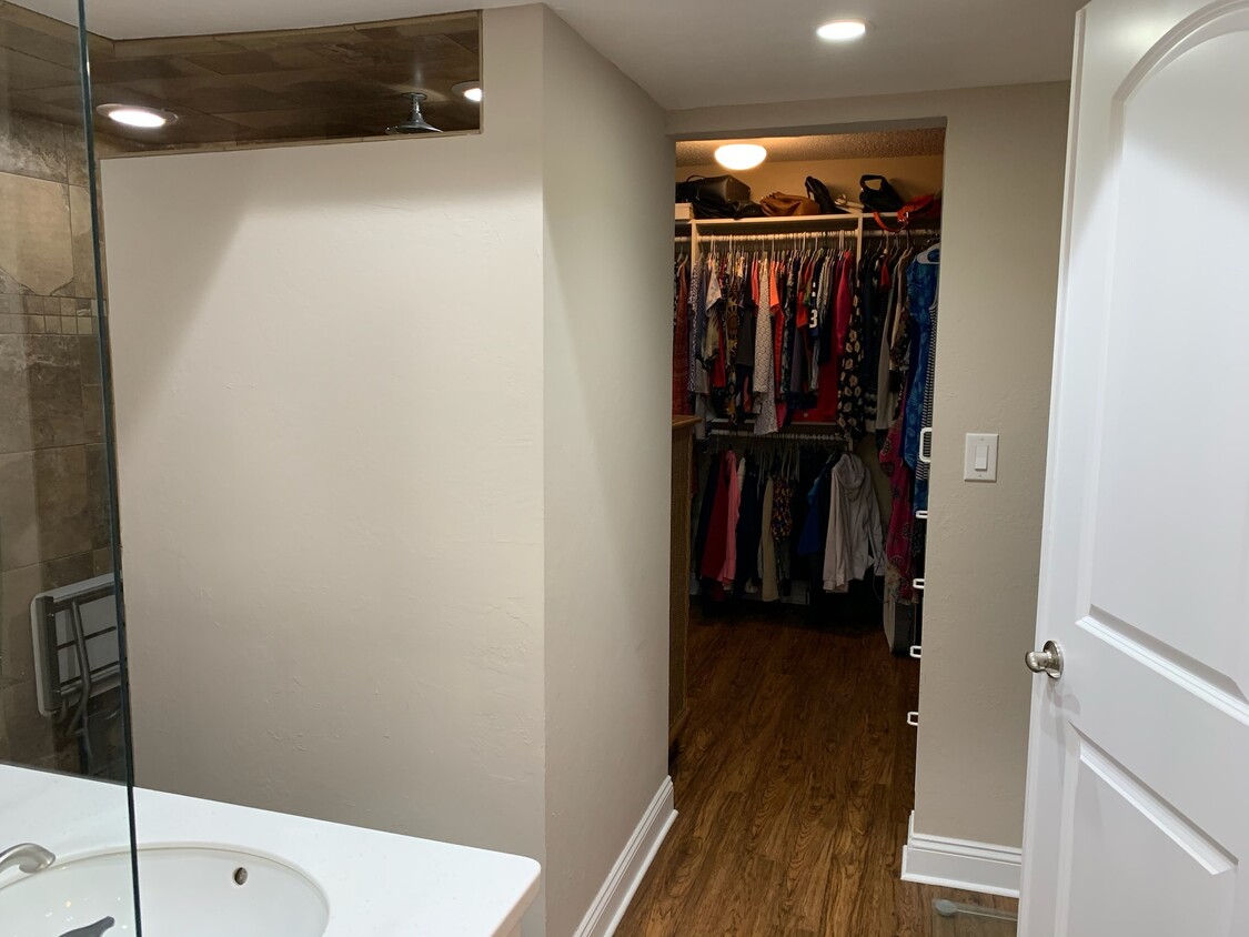 Foto principal - 3260 S Shore Dr
