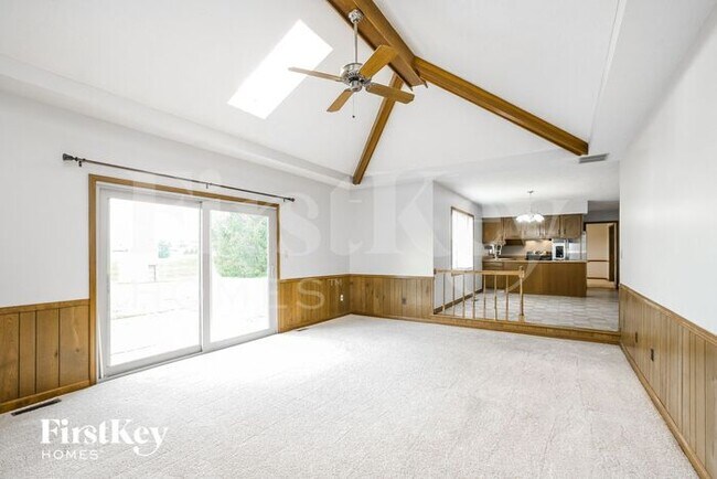 Foto del edificio - 621 White Pine Dr