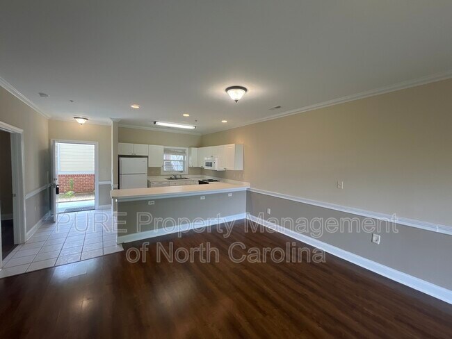 Building Photo - 8913 Meadow Vista Road