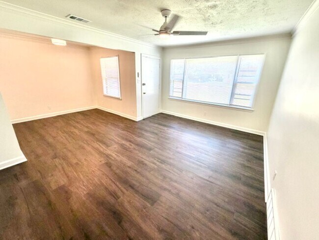 Foto del edificio - 4499 E Dearing Rd