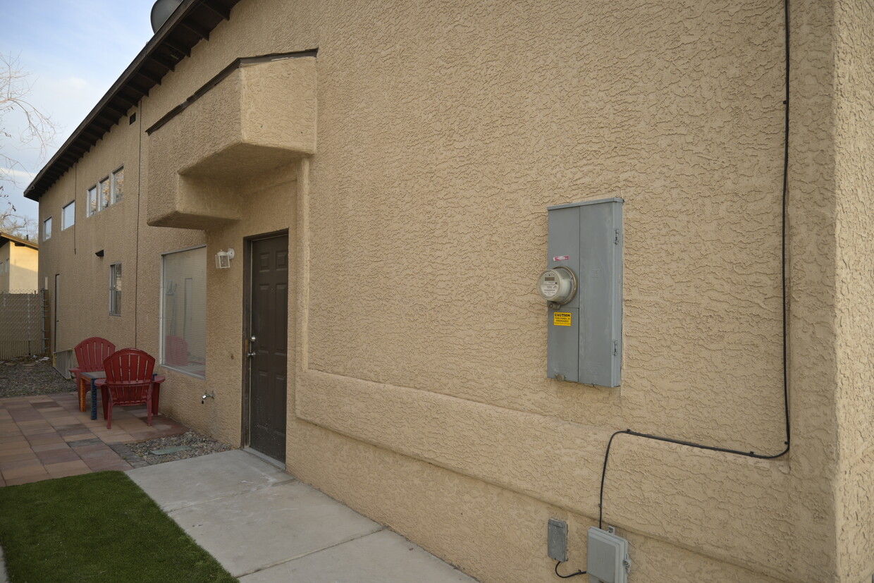 front - 419 S Tonopah Dr