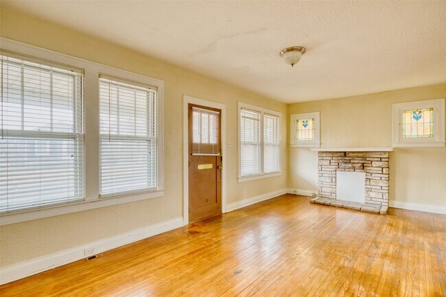 Foto del edificio - 217 Emerling Dr