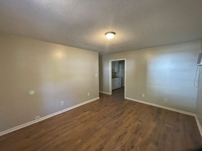 Foto del edificio - Renovated 3 bedroom 1 bathroom house