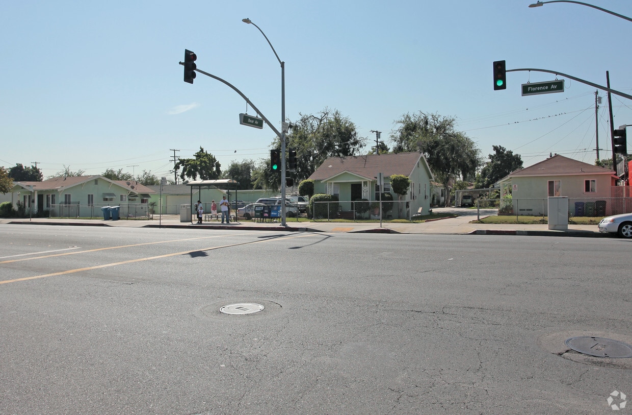 Foto del edificio - 3748-3806 Florence Ave