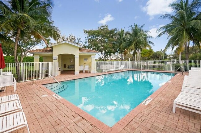 Piscina comunitaria - 16177 Sierra Palms Dr
