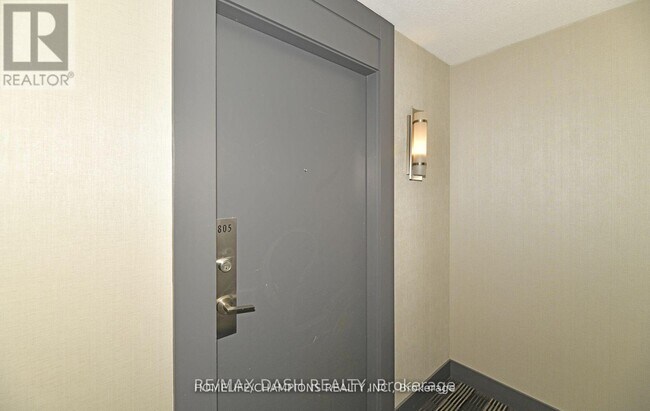 Photo du bâtiment - 270 Wellington St W