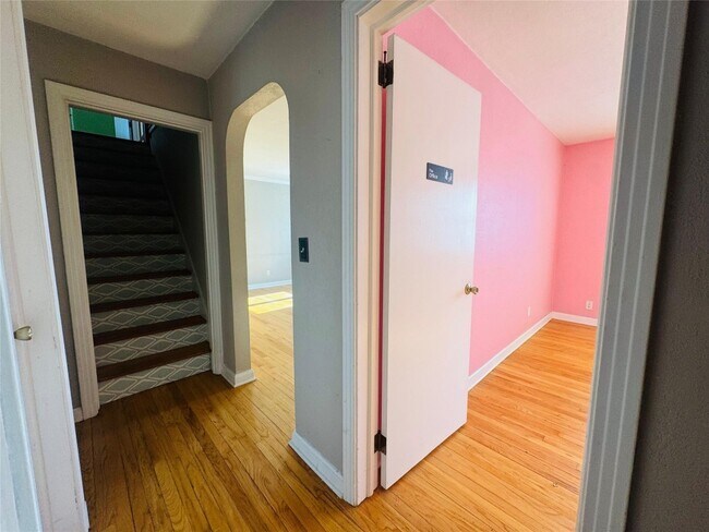 Building Photo - 2405-2405 Jenkins St