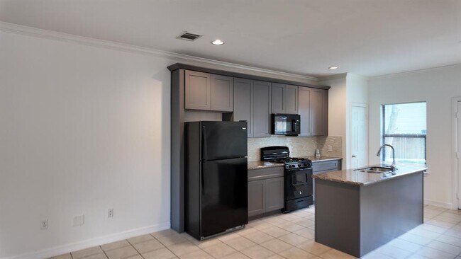 Foto del edificio - 8710 Knox St
