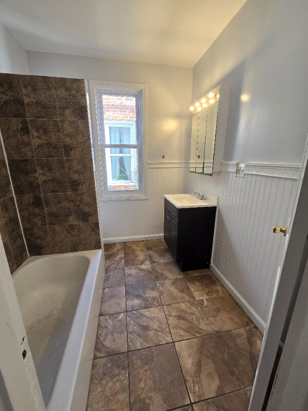 Building Photo - 2262 Kennedy St